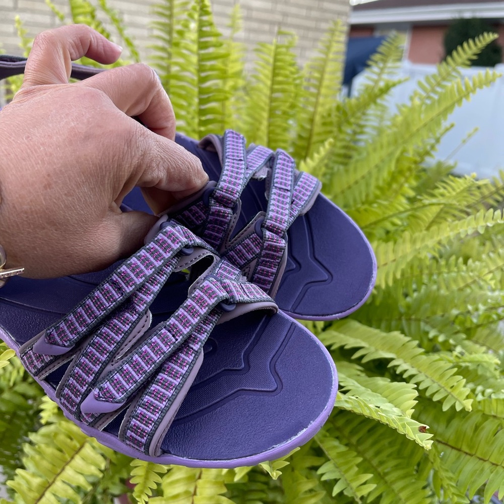 teva sandals 5.5